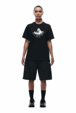 GEMS T-SHIRT BLACK(Gems T Shirt Black) 9 GEMS T-SHIRT BLACK(Gems T Shirt Black) -6pm Season 0158 2406 6PM ECOM COLLECTION 2 LOOK 07 12349 min