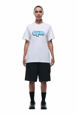 BUBBLE LOGO T-SHIRT WHITE(Bubble Logo T Shirt White) 9 BUBBLE LOGO T-SHIRT WHITE(Bubble Logo T Shirt White) -6pm Season 0164 2406 6PM ECOM COLLECTION 2 LOOK 06 12467 min