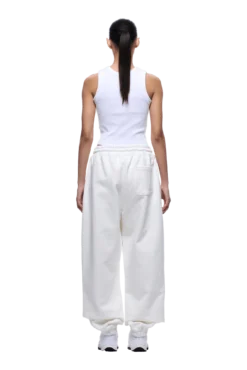 SUPER WIDE JOGGER COCONUT WHITE(Super Wide Jogger Coconut White) 13 SUPER WIDE JOGGER COCONUT WHITE(Super Wide Jogger Coconut White) -6pm Season 1337x2005 6PM Spring 0112 250310 6PM ECOM LOOK 08 620 min