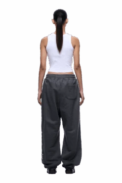 SUPER WIDE JOGGER GREY CAMO(Super Wide Jogger Grey Camo) -6pm Season 1337x2005 6PM Spring 0154 250310 6PM ECOM LOOK 02 141 min