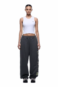 SUPER WIDE JOGGER GREY CAMO(Super Wide Jogger Grey Camo) -6pm Season 1337x2005 6PM Spring 0156 250310 6PM ECOM LOOK 02 128 min