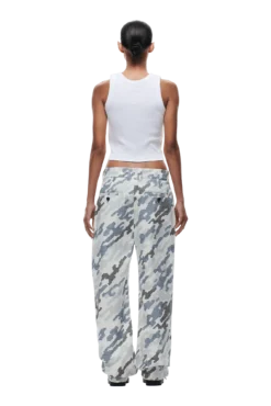 DOT CAMO CHINO PANTS(Dot Camo Chino Pants) 13 DOT CAMO CHINO PANTS(Dot Camo Chino Pants) -6pm Season 1337x2005 6PM 0009 2408 6PM ECOM LOOK 18 0943 min