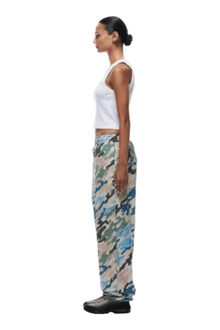 DOT CAMO TRACK PANTS(Dot Camo Track Pants) -6pm Season 1337x2005 6PM 0025 2408 6PM ECOM LOOK 16 0737 min
