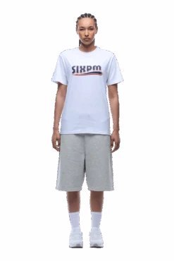 CLEAN EDGE WAVE TEE WHITE(Clean Edge Wave Tee White) -6pm Season 1337x2005 6PM 0041 2500610 6PM ECOM LOOK 34 1177 min