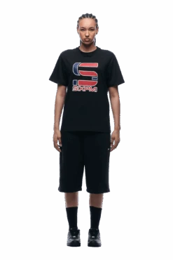 GRAN TURISMO TEE BLACK(Gran Turismo Tee Black) -6pm Season 1337x2005 6PM 0068 2500610 6PM ECOM LOOK 29 1574 min