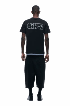 REFLECTIVE LOGO TEE BLACK(Reflective Logo Tee Black) -6pm Season 1337x2005 6PM 0075 2500610 6PM ECOM LOOK 28 0974 min