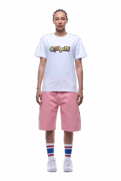 MULTI FONT TEE WHITE(Multi Font Tee White) 11 MULTI FONT TEE WHITE(Multi Font Tee White) -6pm Season 1337x2005 6PM 0095 2500610 6PM ECOM LOOK 24 0856 min