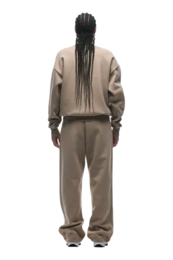 CREWNECK MOCCA CREAM(Crewneck Mocca Cream) -6pm Season 1337x2005 6PM 0147 250519 6PM ECOM LOOK 28 1301