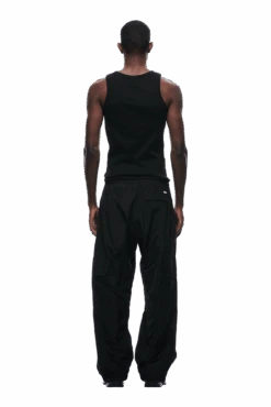 NYLON CARGO PANTS BLACK(Nylon Cargo Pants Black) 8 NYLON CARGO PANTS BLACK(Nylon Cargo Pants Black) -6pm Season 2005x1337 0033 240425 6PM ECOM LOOK 11 0803 min