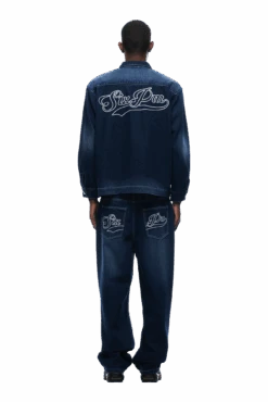 SCRIPT LOGO DENIM JACKET DARK BLUE(Script Logo Denim Jacket Dark Blue) 11 SCRIPT LOGO DENIM JACKET DARK BLUE(Script Logo Denim Jacket Dark Blue) -6pm Season 2005x1337 0051 240425 6PM ECOM LOOK 8 0580 min