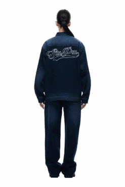 SCRIPT LOGO DENIM JACKET DARK BLUE(Script Logo Denim Jacket Dark Blue) 15 SCRIPT LOGO DENIM JACKET DARK BLUE(Script Logo Denim Jacket Dark Blue) -6pm Season 2005x1337 0055 240425 6PM ECOM LOOK 8 0541 min