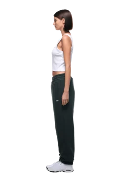 CUFF JOGGER DARK EMERALD(Cuff Jogger Dark Emerald) 12 CUFF JOGGER DARK EMERALD(Cuff Jogger Dark Emerald) -6pm Season 2500x1337 6pm 0007 241004 6PM Ecom Look 37 1972 min