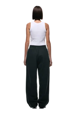 OPEN LEG JOGGER DARK EMERALD(Open Leg Jogger Dark Emerald) 13 OPEN LEG JOGGER DARK EMERALD(Open Leg Jogger Dark Emerald) -6pm Season 2500x1337 6pm 0018 241004 6PM Ecom Look 35 1904 min