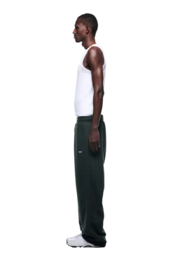 OPEN LEG JOGGER DARK EMERALD(Open Leg Jogger Dark Emerald) 9 OPEN LEG JOGGER DARK EMERALD(Open Leg Jogger Dark Emerald) -6pm Season 2500x1337 6pm 0022 241004 6PM Ecom Look 35 1829 min