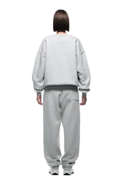 CREWNECK SMOKE GREY(Crewneck Smoke Grey) -6pm Season 2500x1337 6pm 0048 241004 6PM Ecom Look 30 1779 min