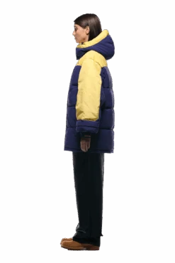 COACH PUFFER COAT BLUE(Coach Puffer Coat Blue) -6pm Season 2500x1337 6pm 0188 241004 6PM Ecom Look 06 0634 min