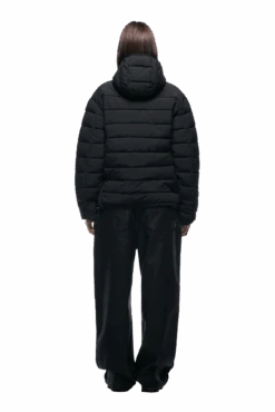 LIGHT PUFFER JACKET BLACK(Light Puffer Jacket Black) -6pm Season 2500x1337 6pm 0211 241004 6PM Ecom Look 03 0525 min