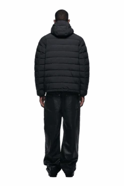 LIGHT PUFFER JACKET BLACK(Light Puffer Jacket Black) -6pm Season 2500x1337 6pm 0214 241004 6PM Ecom Look 03 0271 min