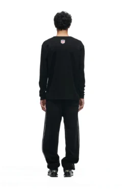 SHIELD LOGO LONGSLEEVE(Shield Logo Longsleeve) -6pm Season 2673x4009px 6pm NFL ECOM 0007 20231024 6PM NFL ECOM LOOK 21 1205