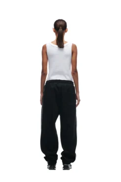 SHIELD LOGO JOGGER BLACK(Shield Logo Jogger Black) -6pm Season 2673x4009px 6pm NFL ECOM 0046 20231024 6PM NFL ECOM LOOK 15 770