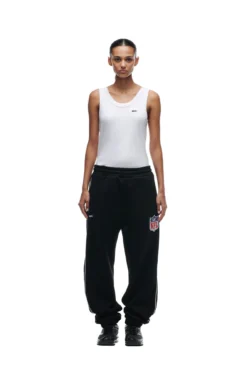 SHIELD LOGO JOGGER BLACK(Shield Logo Jogger Black) -6pm Season 2673x4009px 6pm NFL ECOM 0048 20231024 6PM NFL ECOM LOOK 15 756