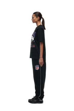 NFL VS 6PM T-SHIRT BLACK(Nfl Vs 6pm T Shirt Black) -6pm Season 2673x4009px 6pm NFL ECOM 0062 20231024 6PM NFL ECOM LOOK 12 826