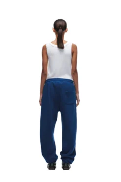 SHIELD LOGO JOGGER BLUE(Shield Logo Jogger Blue) -6pm Season 2673x4009px 6pm NFL ECOM 0094 20231024 6PM NFL ECOM LOOK 04 263