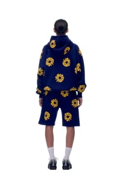FLOWER HOODIE NAVY(Hoodie Aop Navy) -6pm Season 2673x4009px 6pm V2 0001s 0107 20230530 6PM ECOM Look 02 0149