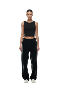 BF VELOURS TRACKPANTS BLACK(Bf Velours Trackpants Black) -6pm Season 2673x4009px 6pm 0103 20231109 6PM BlackFriday and Records Ecom LOOK 05 0348