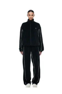 BF VELOURS TRACKJACKET BLACK(Bf Velours Trackjacket Black) -6pm Season 2673x4009px 6pm 0109 20231109 6PM BlackFriday and Records Ecom LOOK 04 0334
