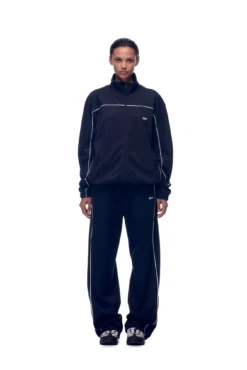 TENNIS TRAINER JACKET BLUE(Jersey Trainer Jacket Blue) -6pm Season 2673x4009px 6pm 0033 20230530 6PM ECOM Look 26 0996