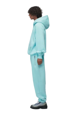 ZIP HOODIE TURQUOISE(Zip Hoodie Turquoise) -6pm Season 2673x4009px 0040 6PM ECOM Look 74 1237 min