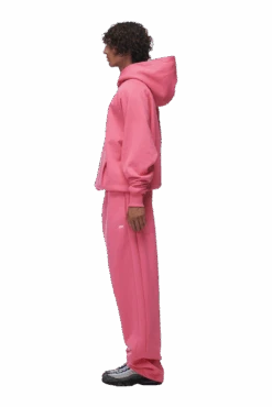 HOODIE HOT PINK(Hoodie Hot Pink) -6pm Season 2673x4009px 0082 6PM ECOM Look 60 1017 min
