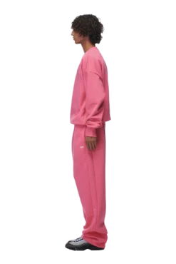 CREWNECK HOT PINK(Crewneck Hot Pink) -6pm Season 2673x4009px 0085 6PM ECOM Look 59 0998 min