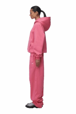 HOODIE HOT PINK(Hoodie Hot Pink) -6pm Season 2673x4009px 0091 6PM ECOM Look 57 0957 min