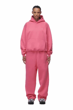 HOODIE HOT PINK(Hoodie Hot Pink) -6pm Season 2673x4009px 0092 6PM ECOM Look 57 0953 min