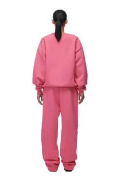 CREWNECK HOT PINK(Crewneck Hot Pink) -6pm Season 2673x4009px 0093 6PM ECOM Look 56 0947 min