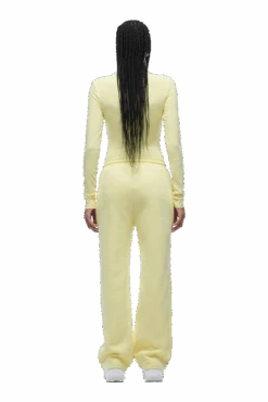 WMNS LONGSLEEVE BUTTERCREAM(Wmns Longsleeve Buttercream) -6pm Season 6pm png 0027 2025 07 14 6PM ECOM LOOK 24 0649